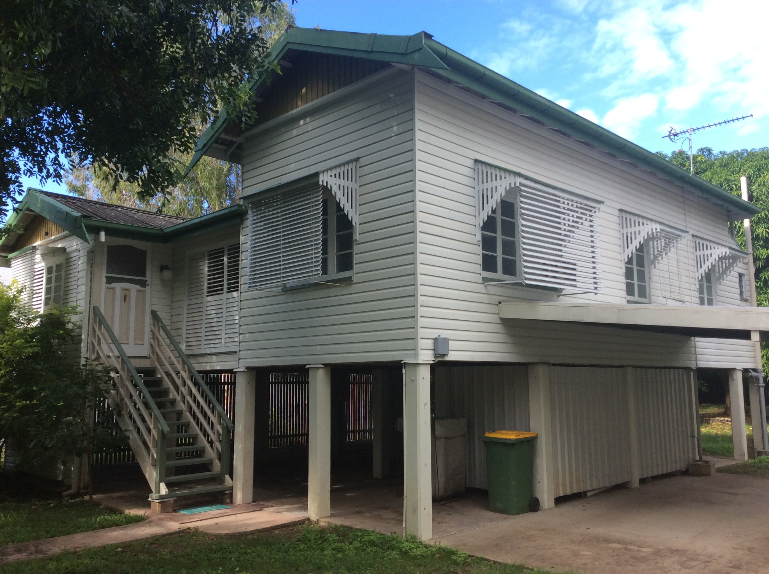 12 Kitchener Rd, PIMLICO QLD 4812