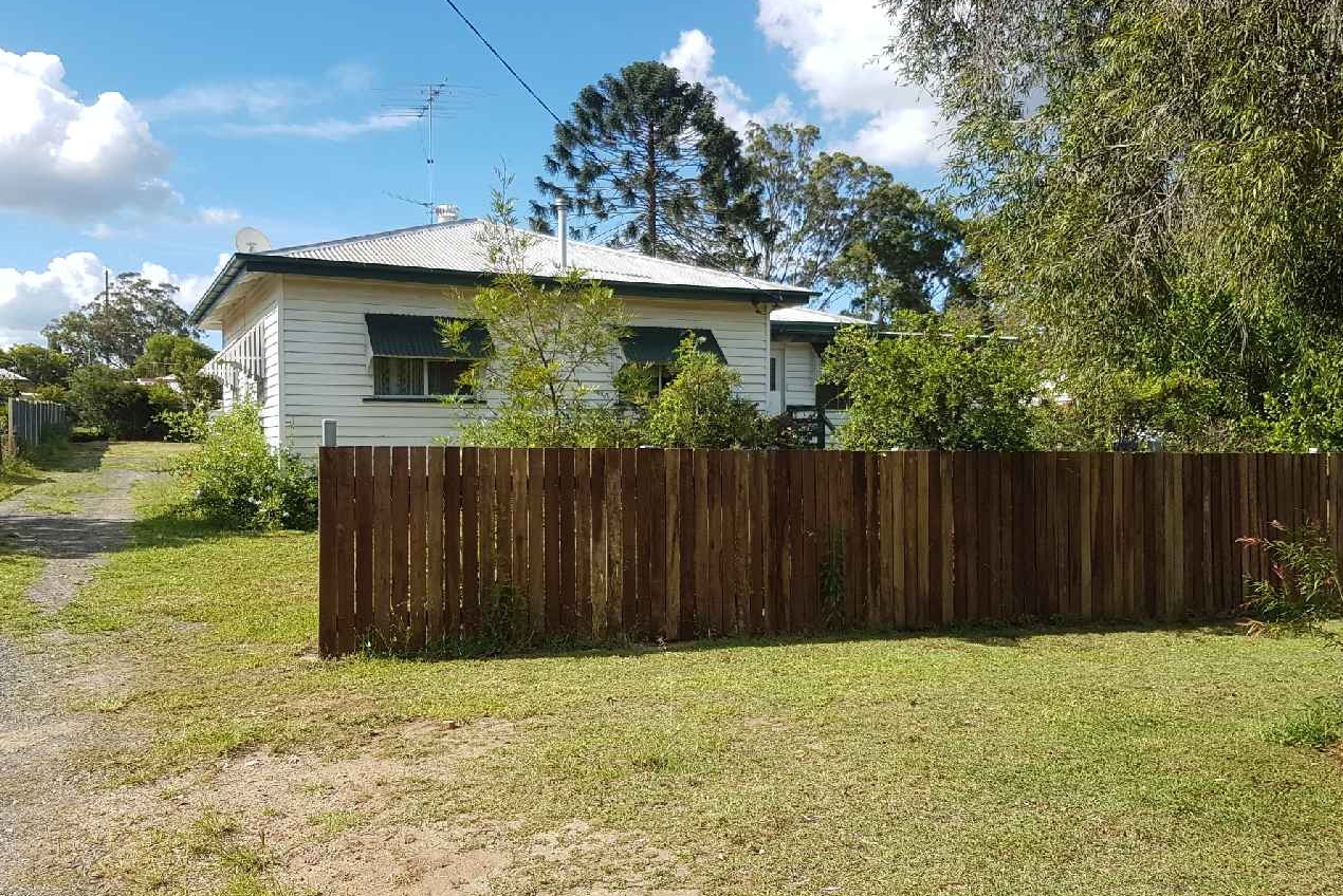 16 John Street, CROWS NEST QLD 4355