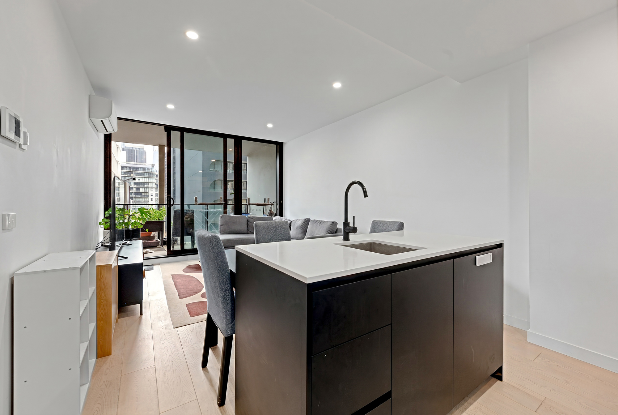 Contemporary Park Street Apartment — photo 1 of 17