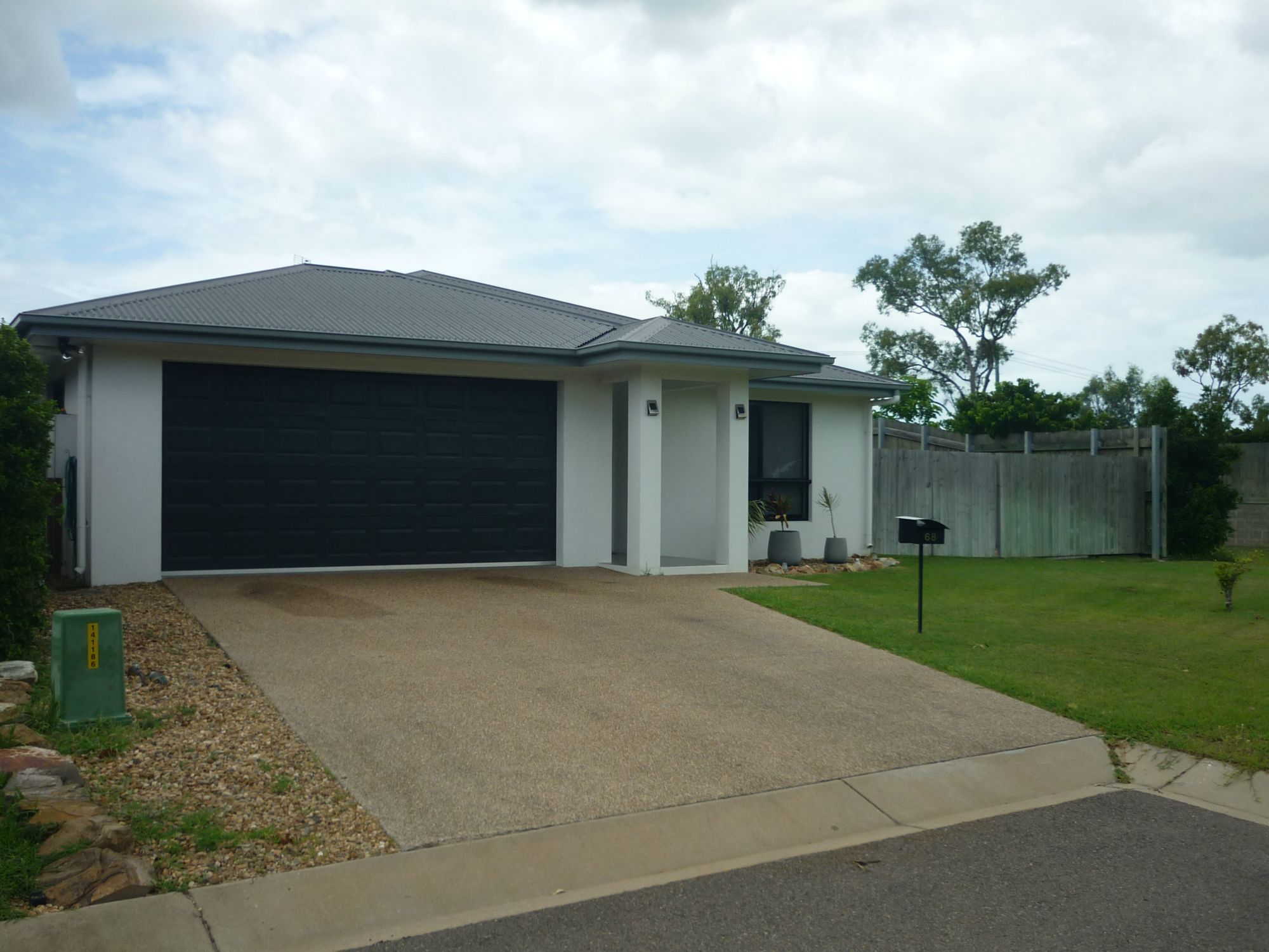 68 Kroymans Drive, MOUNT LOUISA QLD 4814