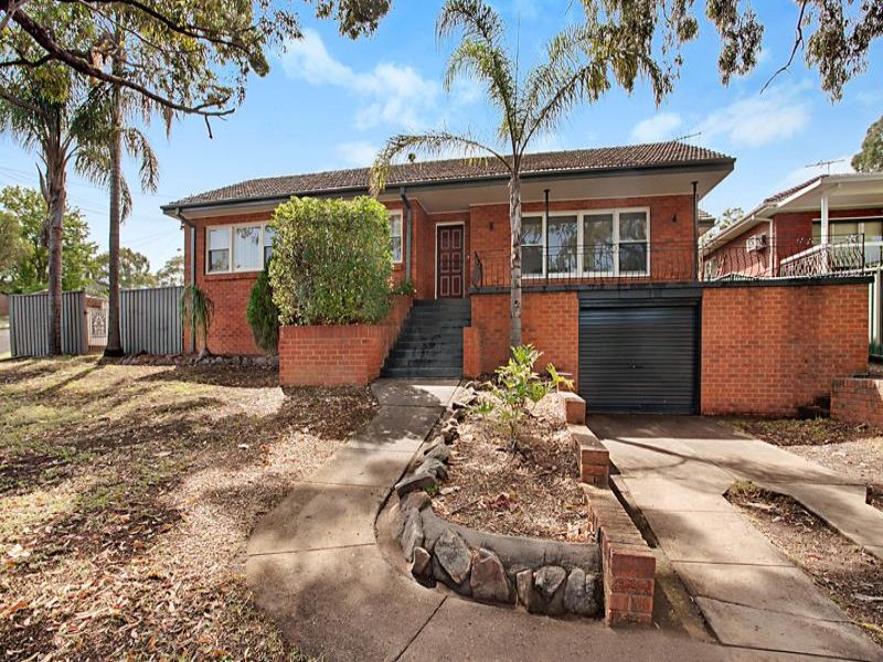 8 Uther  Pl, BRADBURY NSW 2560