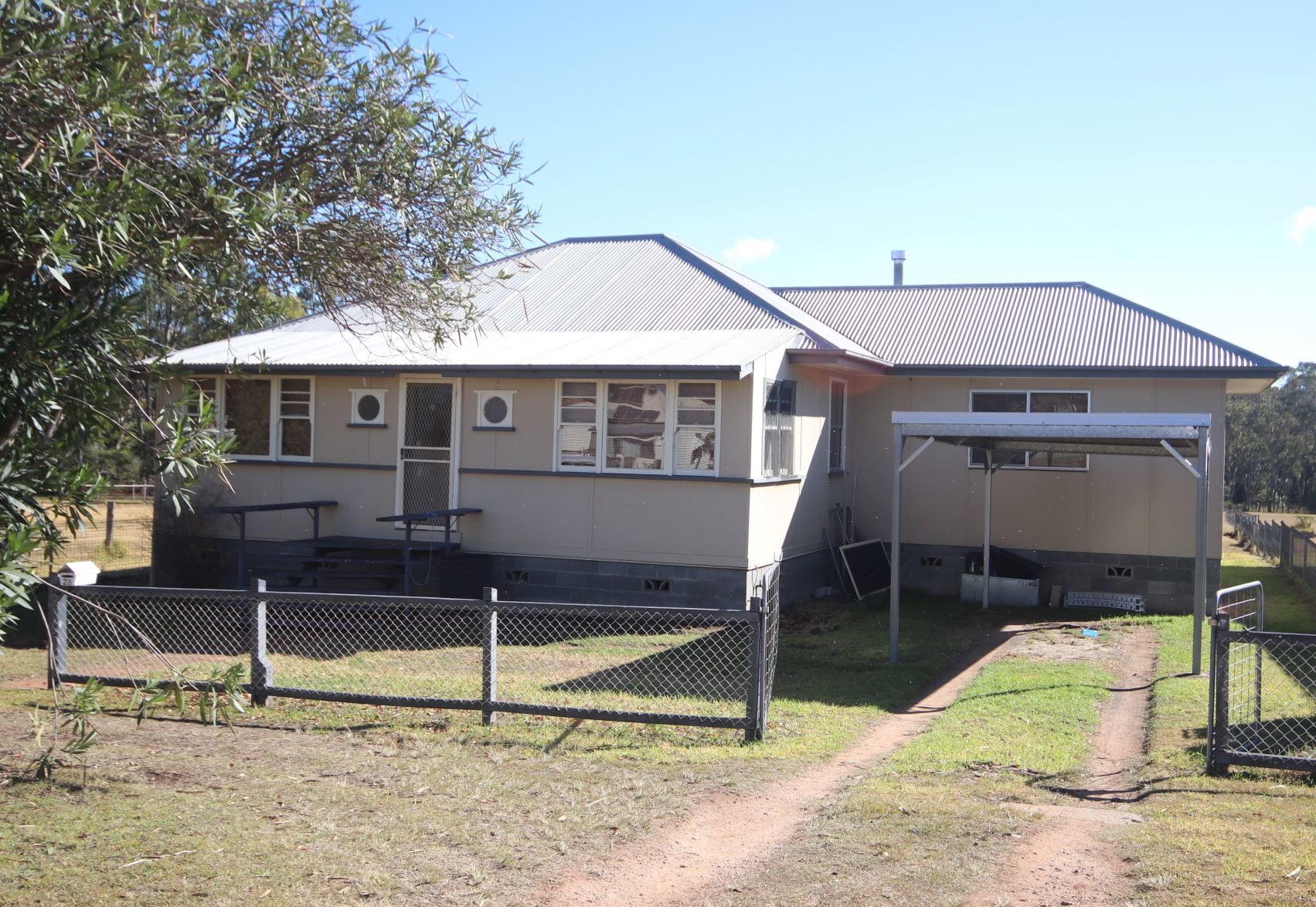28 Albert Street, CROWS NEST QLD 4355