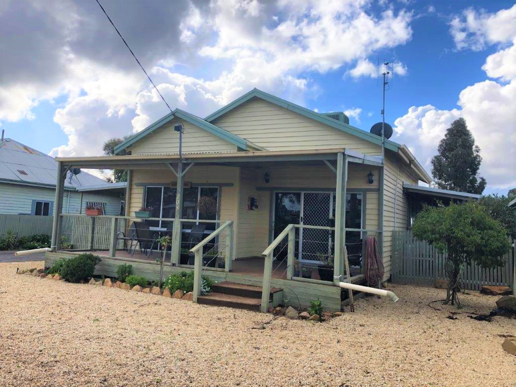 203 Woods Street, DONALD VIC 3480