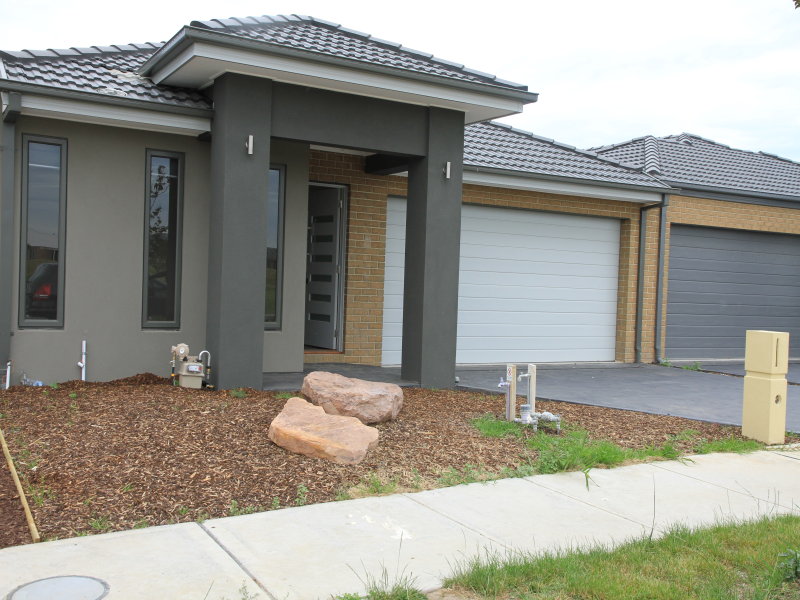 7 Greenfield Drive, PAKENHAM VIC 3810