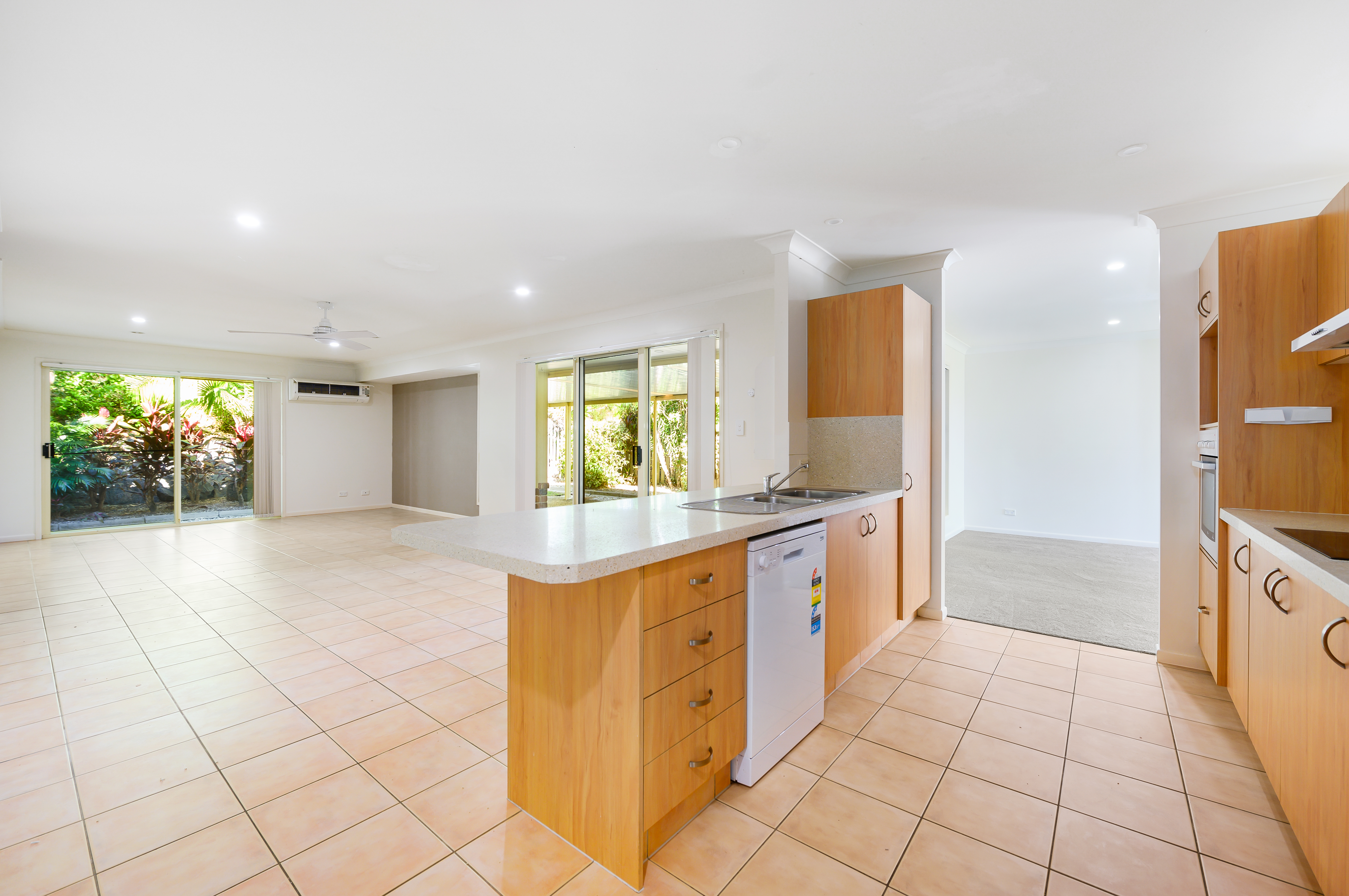 43 Ellis Drive, MUDGEERABA QLD 4213