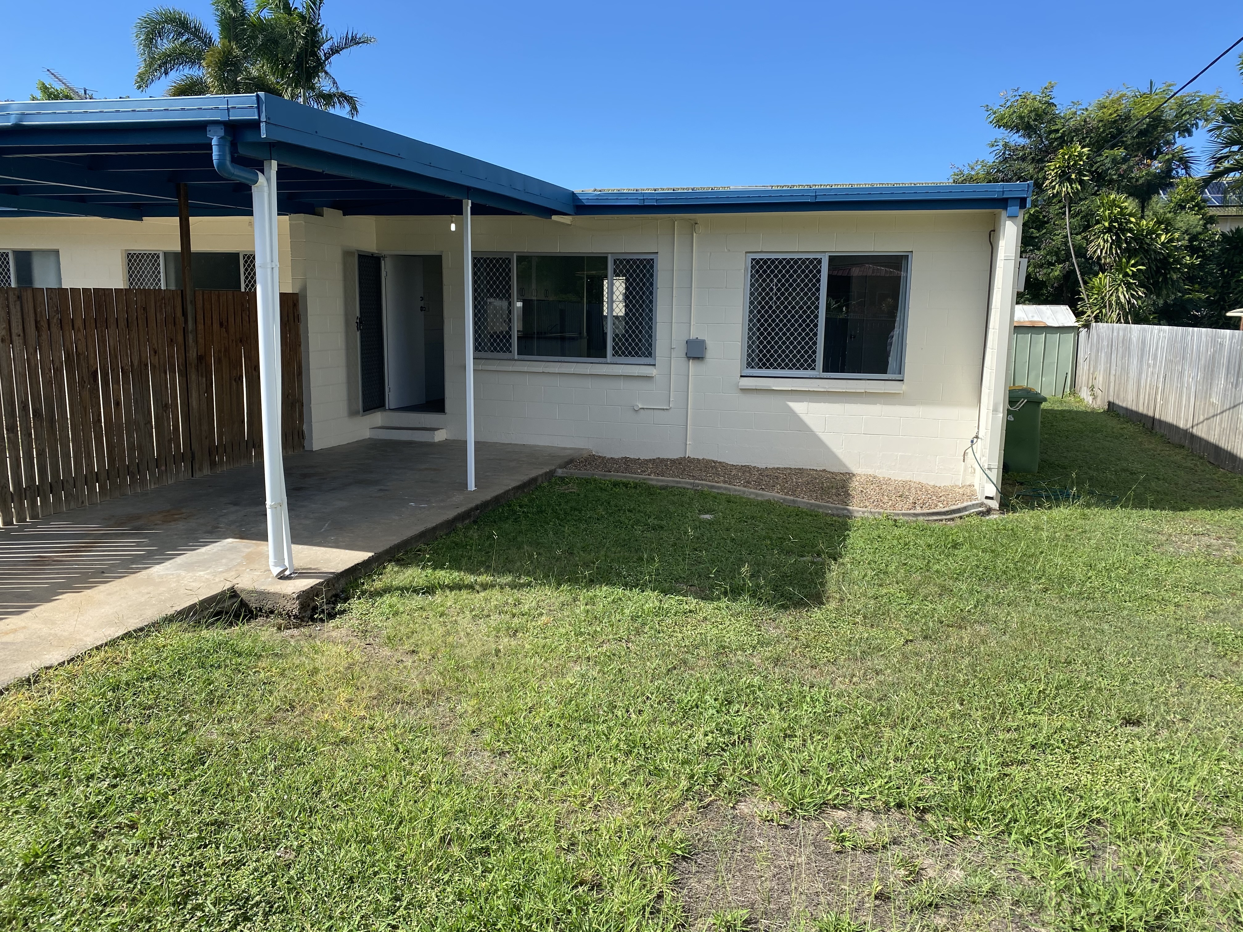 Unit 1 / 8 Bent St, MUNDINGBURRA QLD 4812