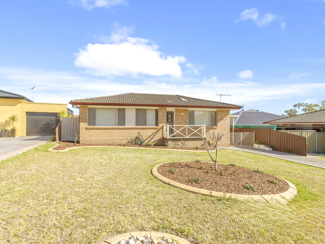 9 John Sulman Pl, ST CLAIR NSW 2759