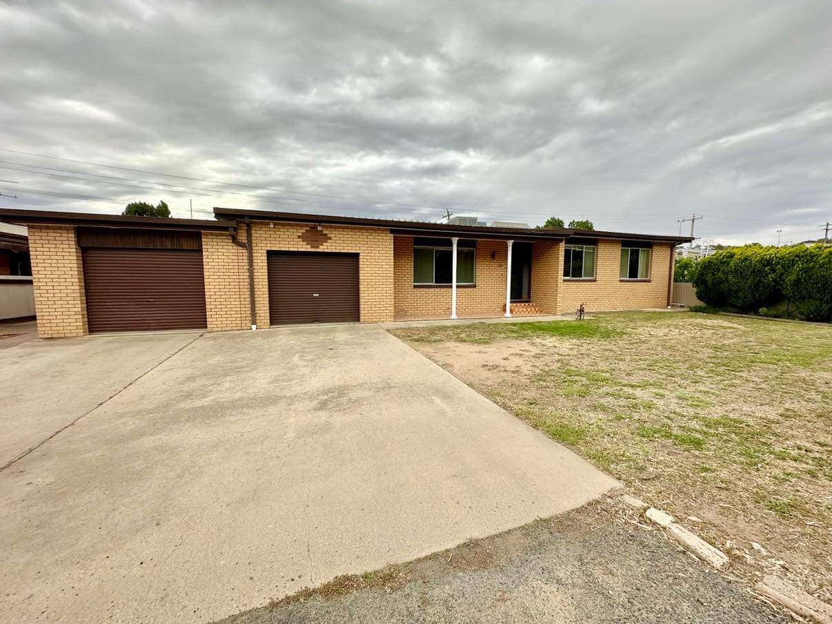409 BRUNKER STREET, HAY NSW 2711