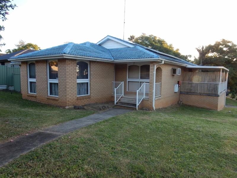 27 Townson  Ave, LEUMEAH NSW 2560