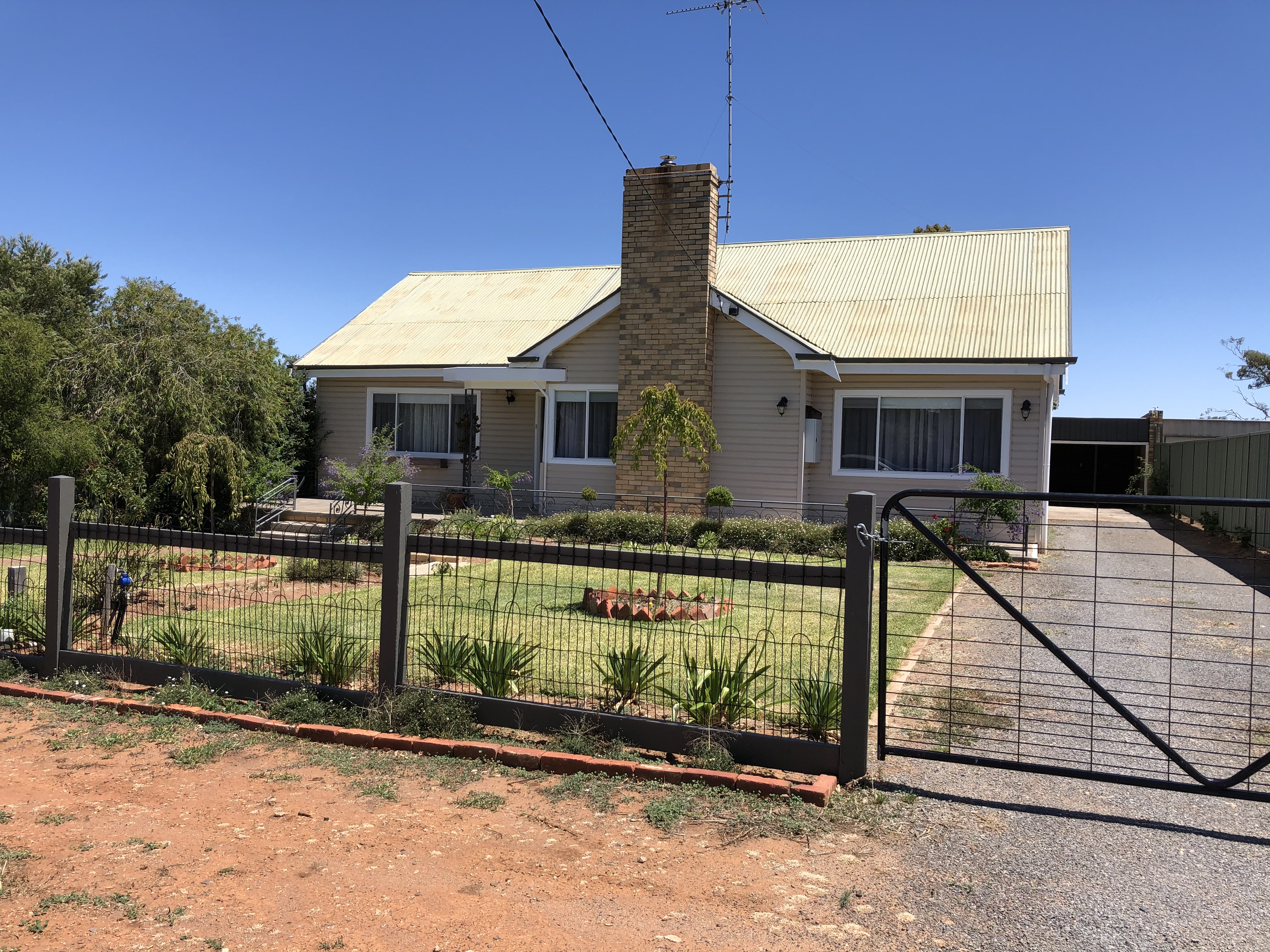 12 Currie Street, CHARLTON VIC 3525