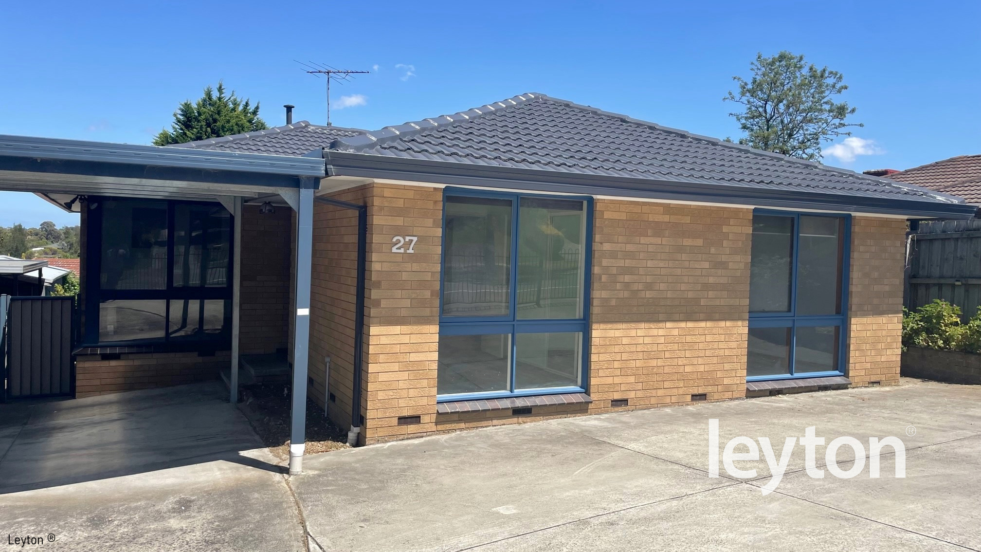 27 Oaktree Drive, HAMPTON PARK VIC 3976