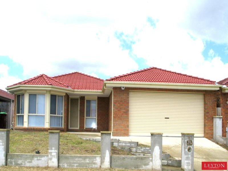 8 Castella Place, HAMPTON PARK VIC 3976