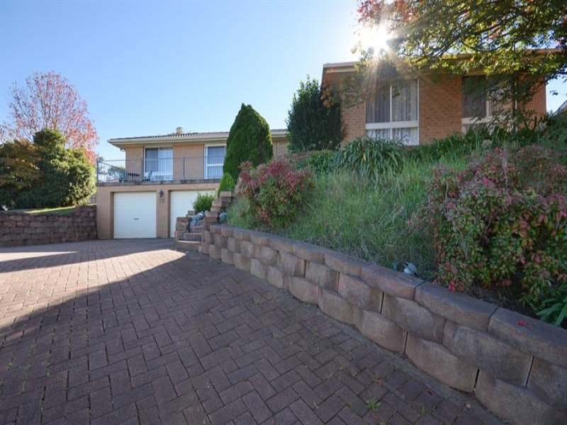 75 Crispsparkle Dr, AMBARVALE NSW 2560