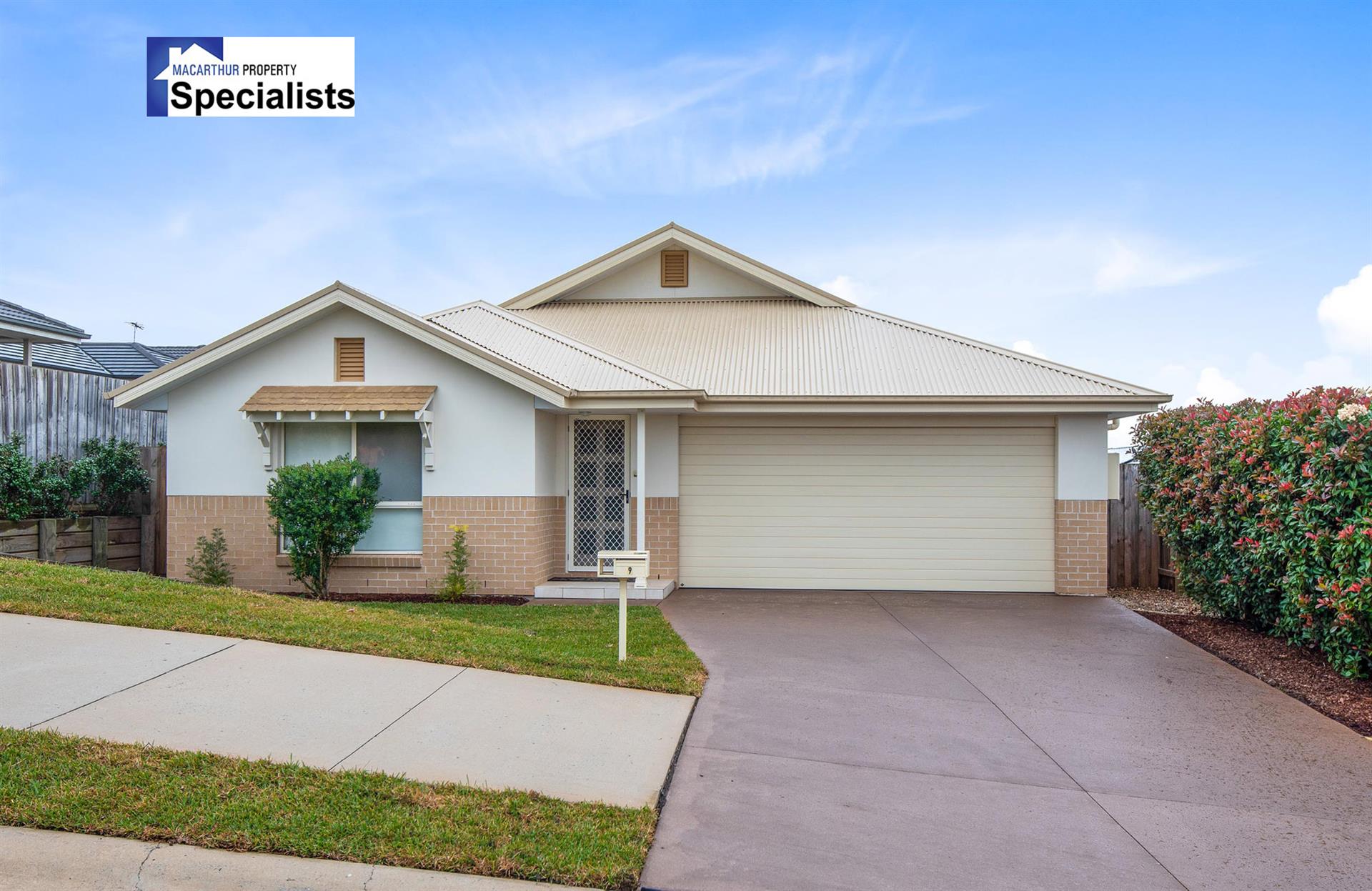 9 Young Circuit, ELDERSLIE NSW 2570