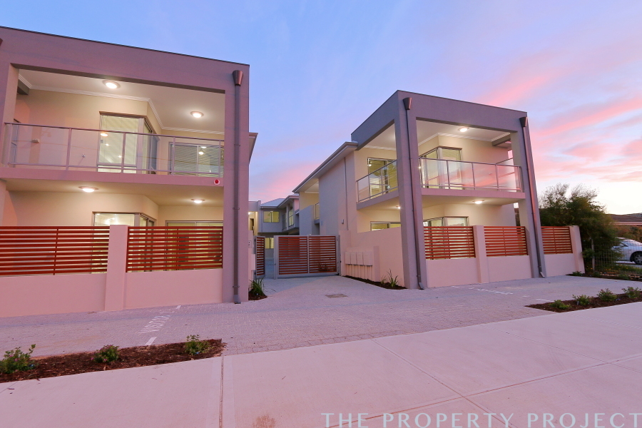 4 190 Ravenswood Drive Nollamara WA 6061
