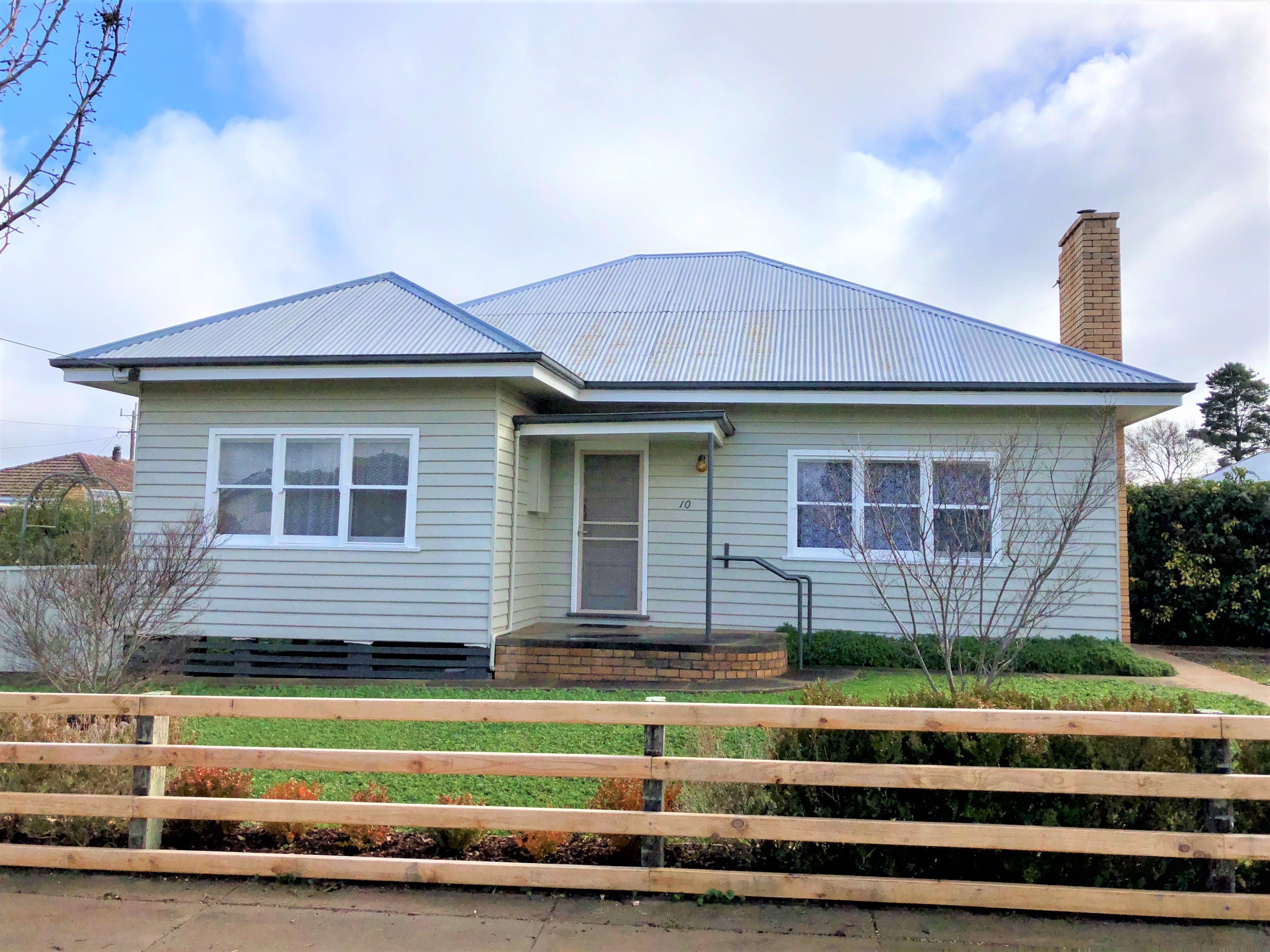 10 Powell Street;, ST ARNAUD VIC 3478