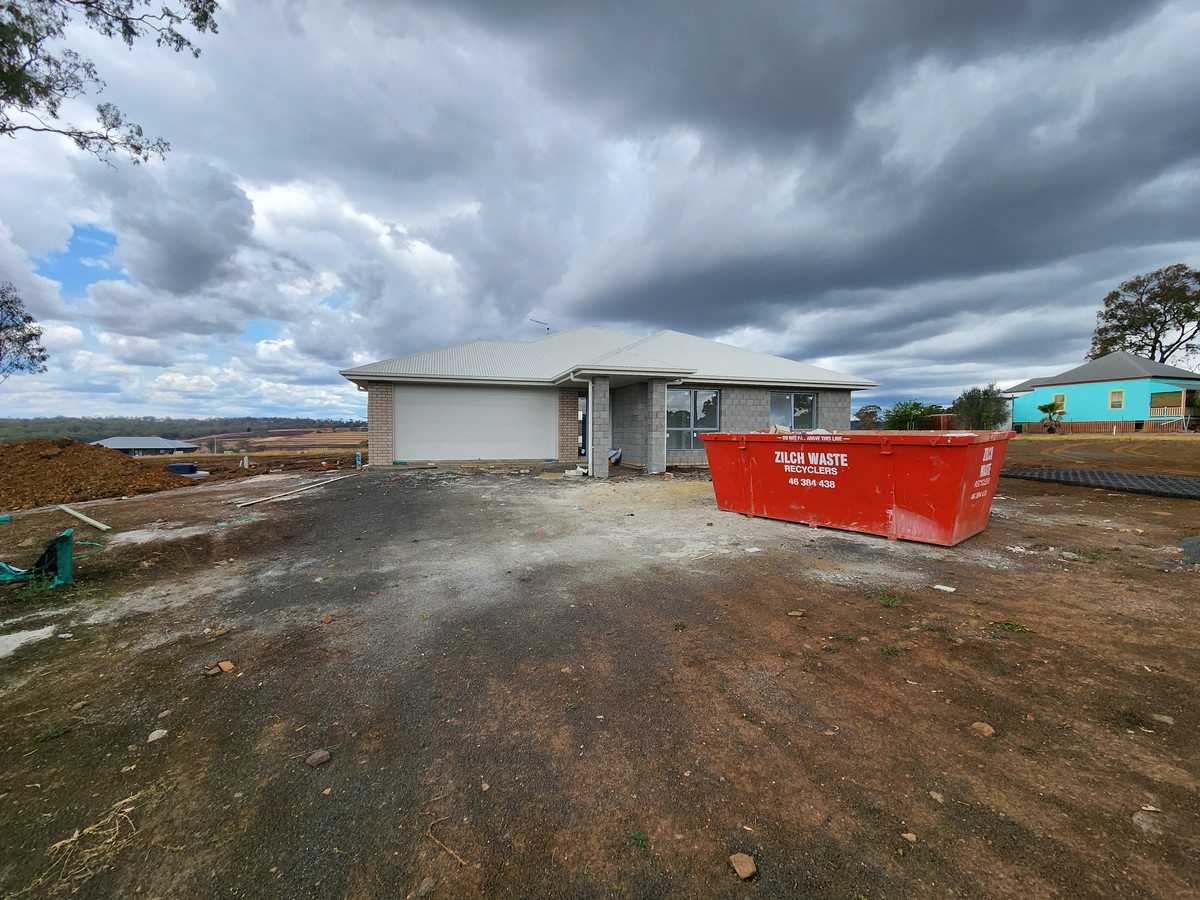 1 Aquila Drive, MERINGANDAN WEST QLD 4352