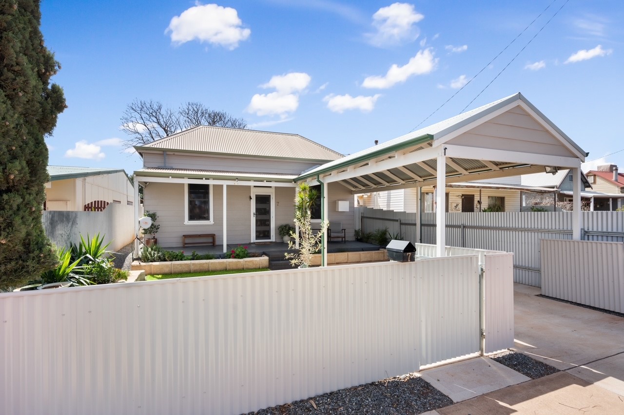 7 Rhodes Street, KALGOORLIE WA 6430