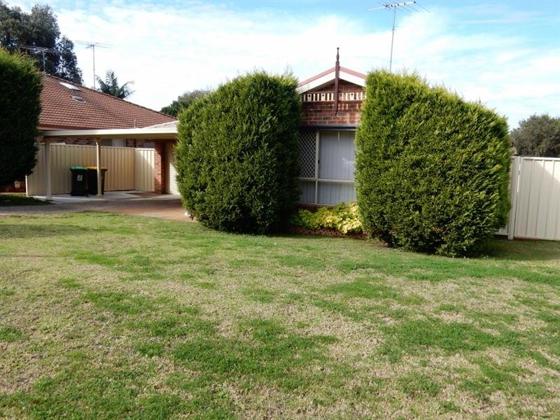 8 Cornelian Ave, EAGLE VALE NSW 2558