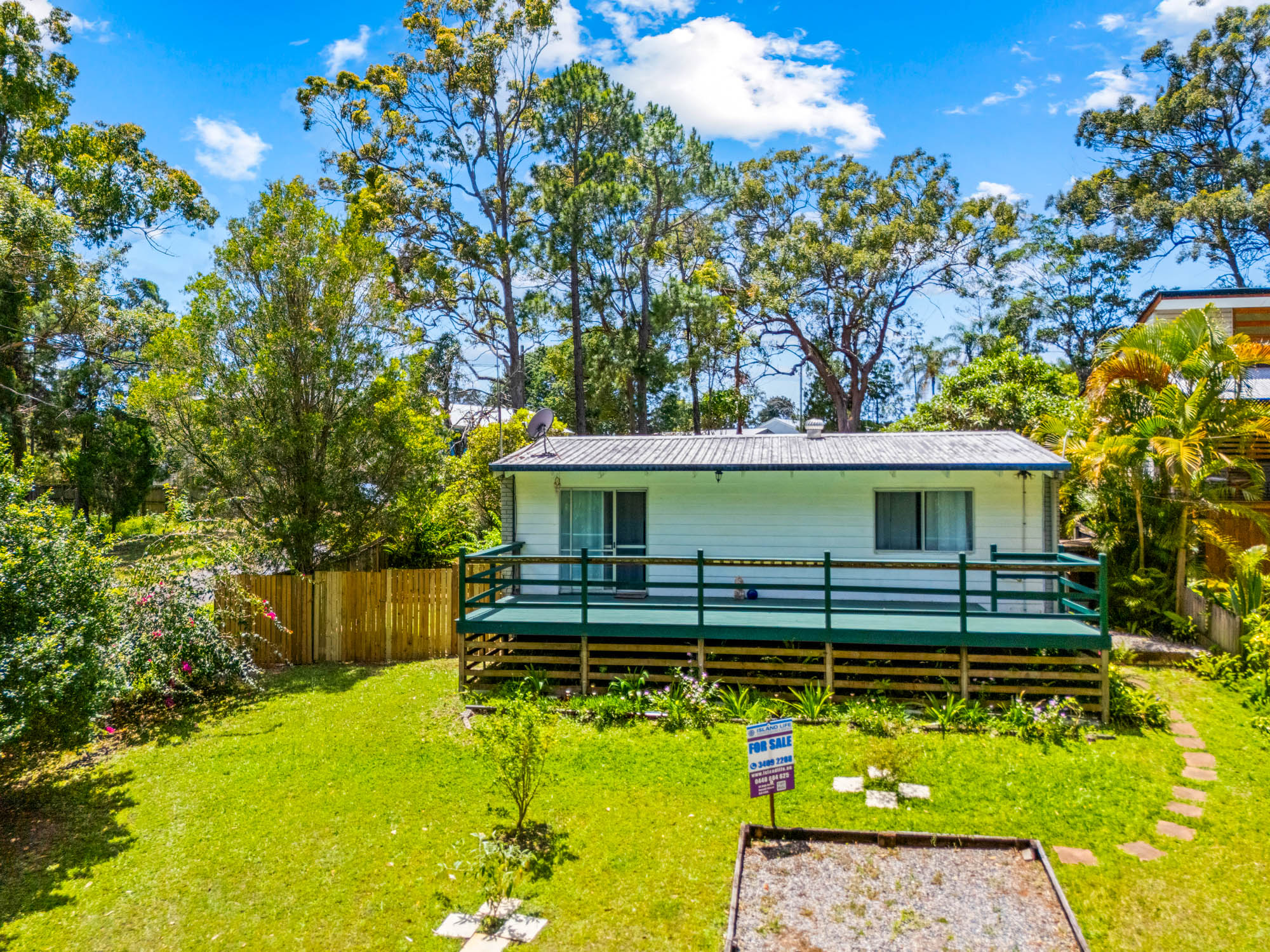 25 Borrows Street, RUSSELL ISLAND QLD 4184