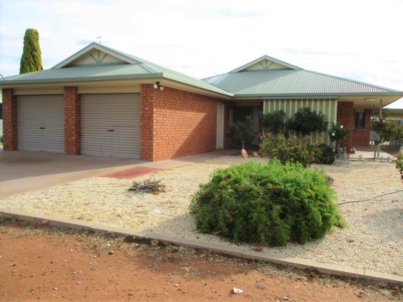 11 CORACK ROAD, DONALD VIC 3480