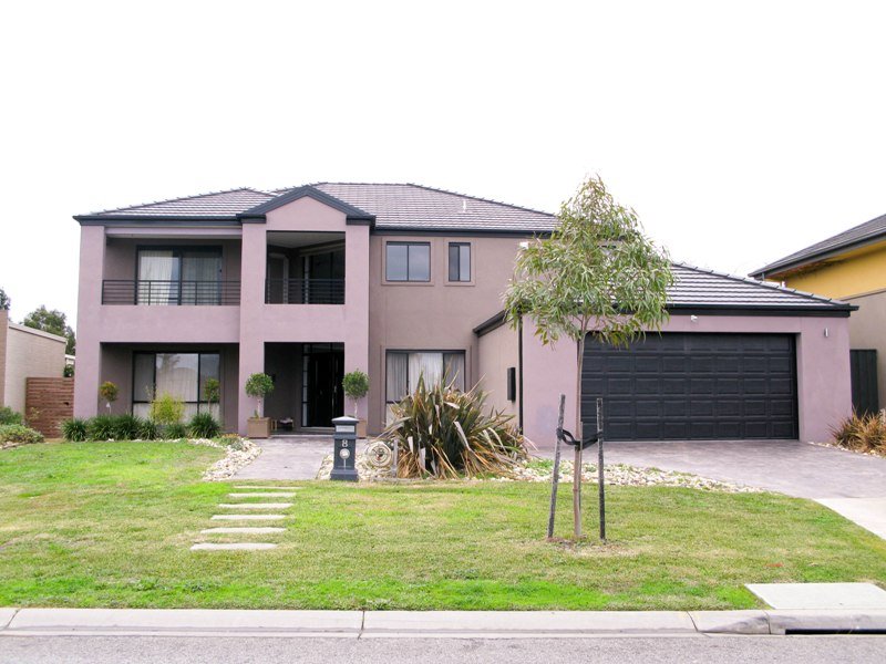 8 Waterside Drive, WATERWAYS VIC 3195