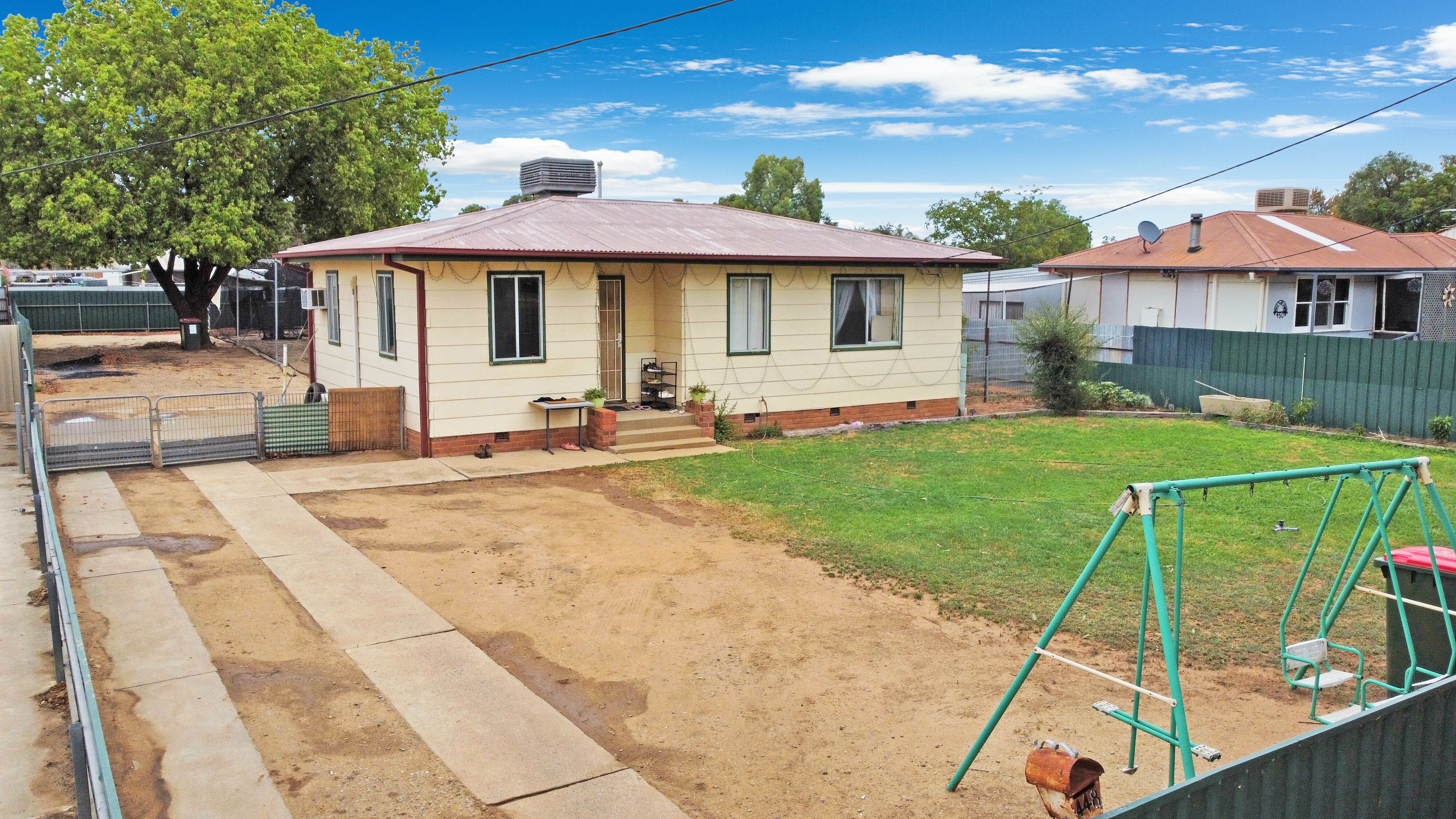 448 MACAULEY STREET, HAY NSW 2711