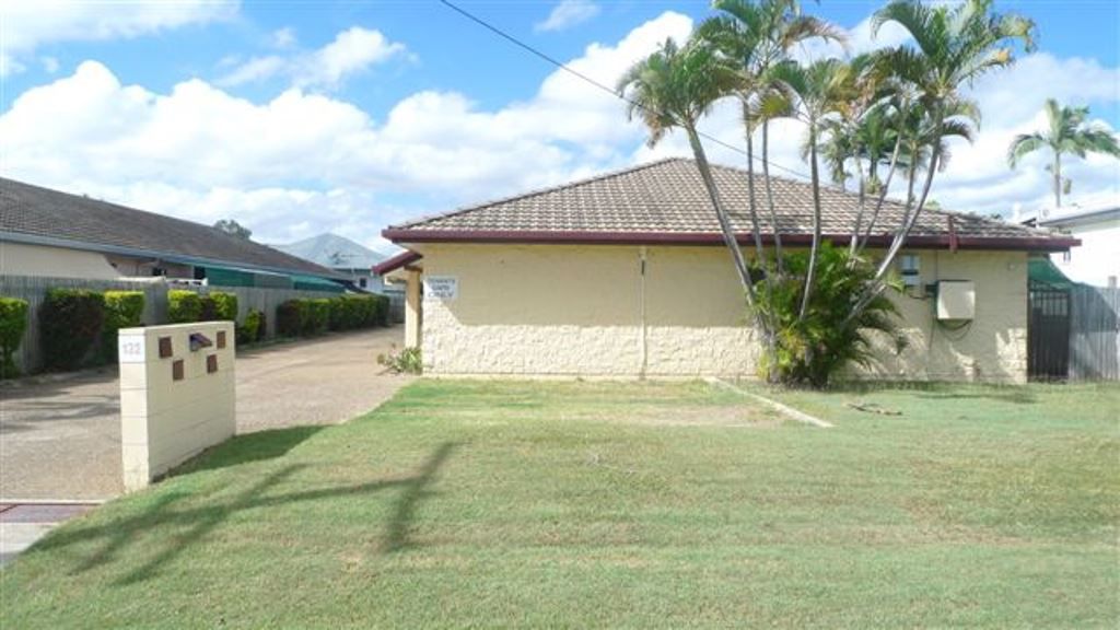 4 / 132 Queens Road, HERMIT PARK QLD 4812
