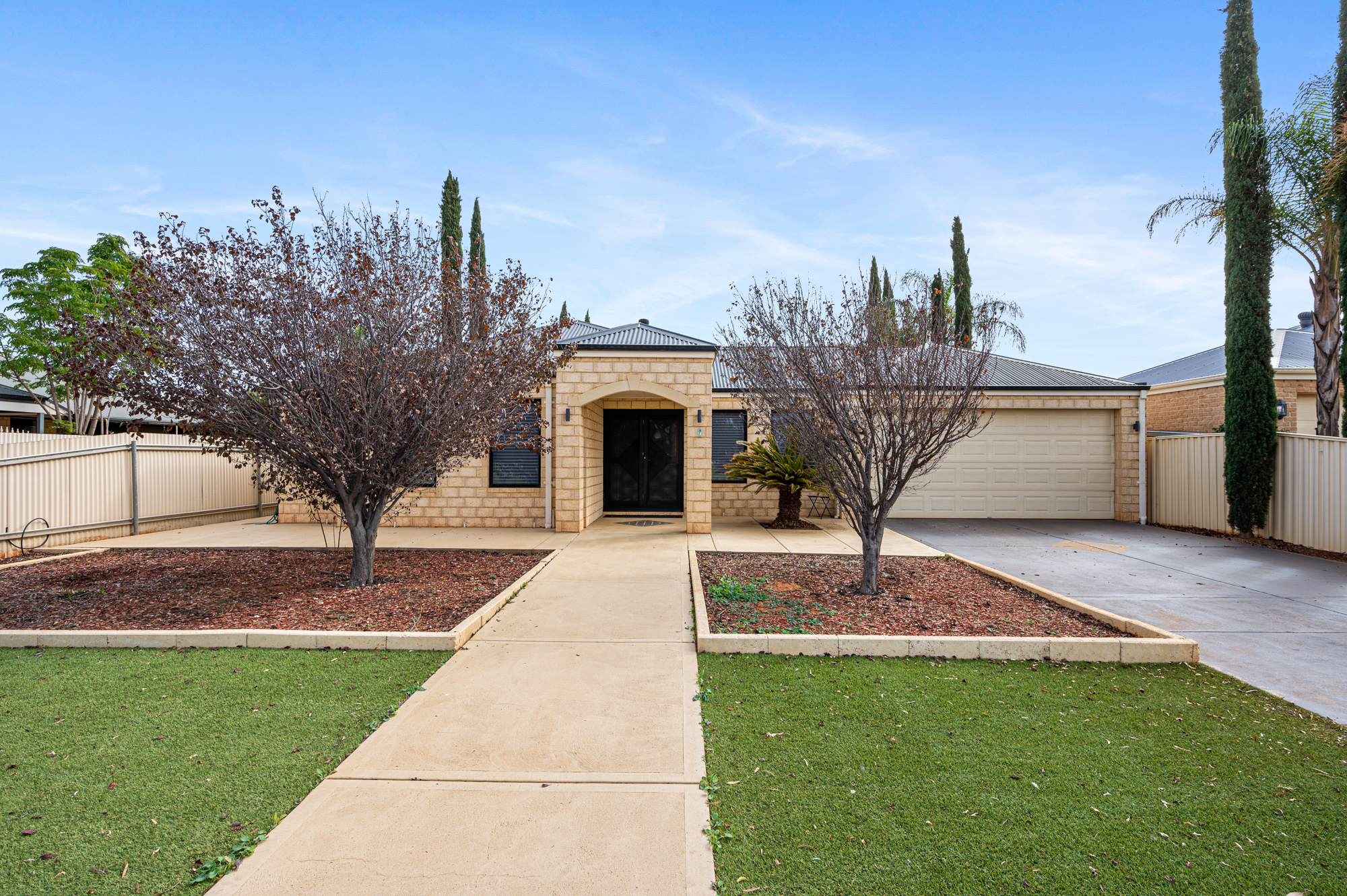 4 Henneker Dr, BROADWOOD WA 6430