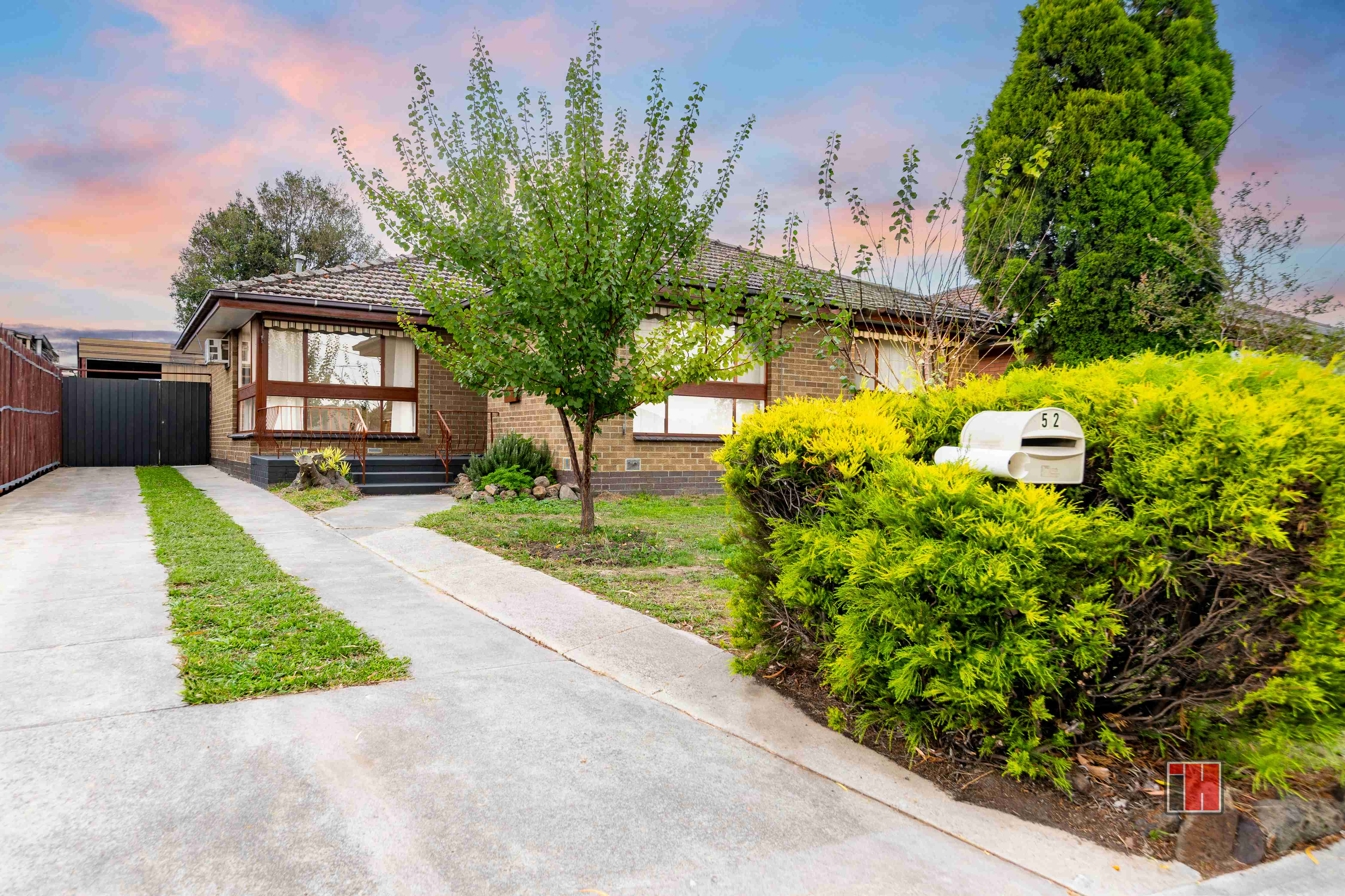 52 Windsor Crescent, BUNDOORA VIC 3083
