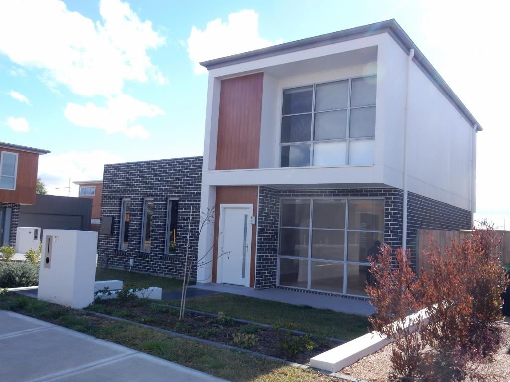 10 Curlewis  Street, GLEDSWOOD HILLS NSW 2557