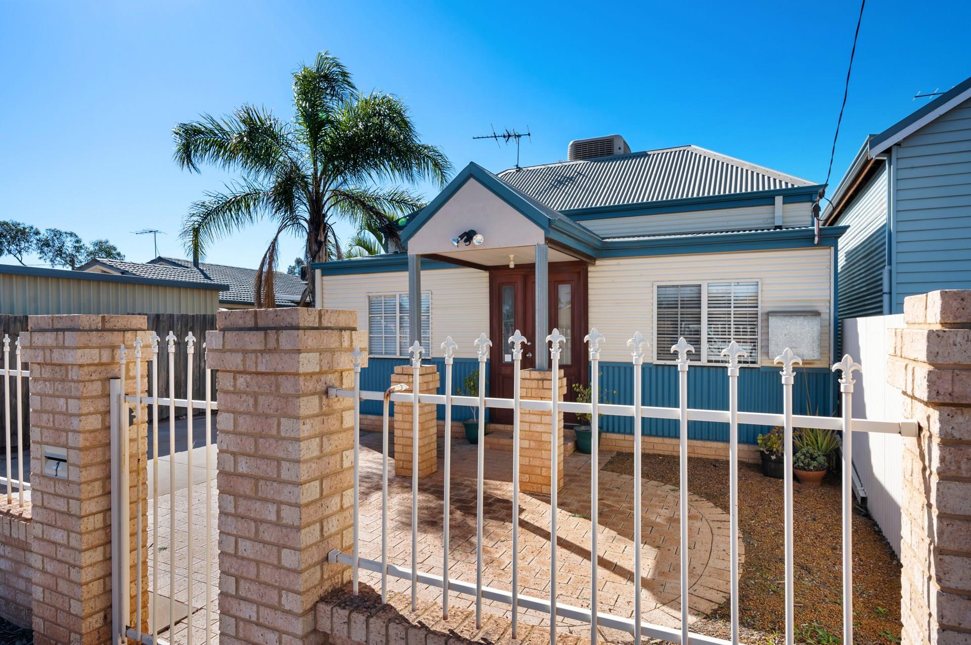 1 Rhodes Street, KALGOORLIE WA 6430