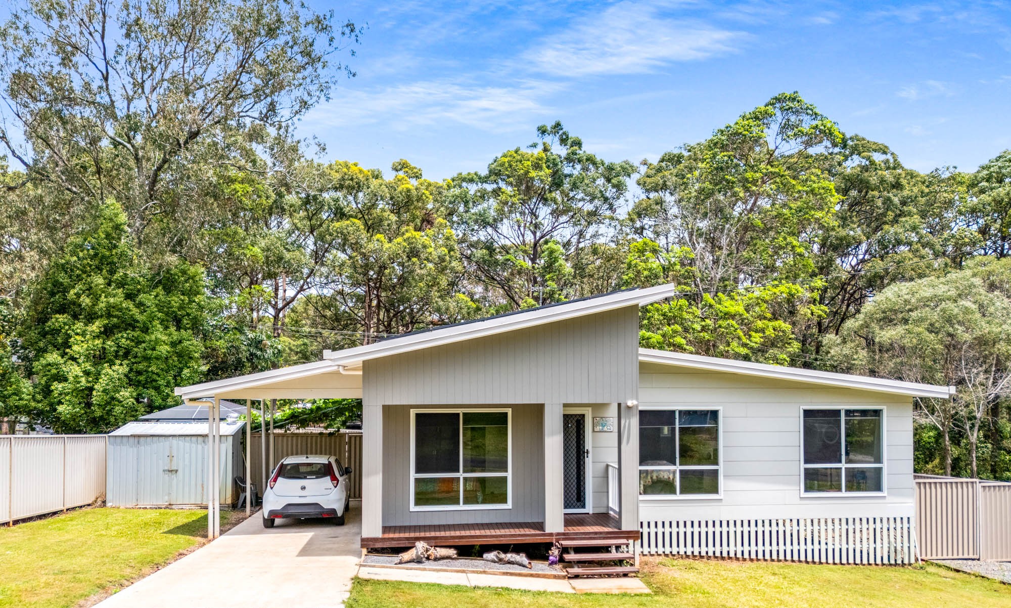 8 Roebuck Road, RUSSELL ISLAND QLD 4184