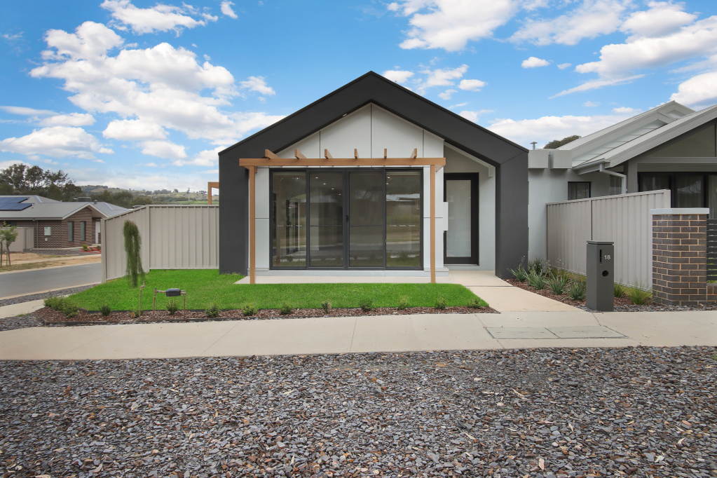 18 Liddell Street, LENEVA VIC 3691