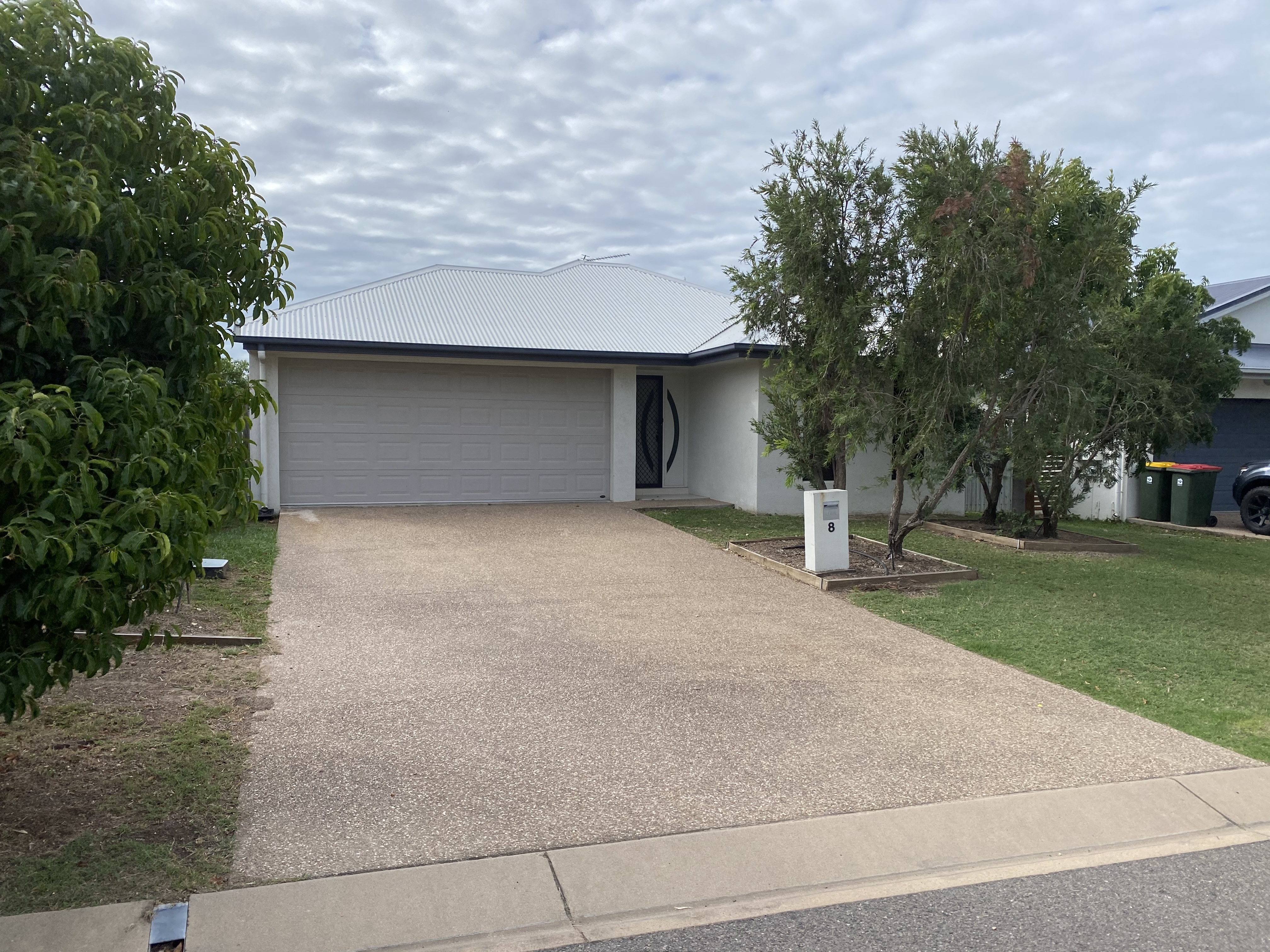 8 Tahlia Circuit, MOUNT LOUISA QLD 4814