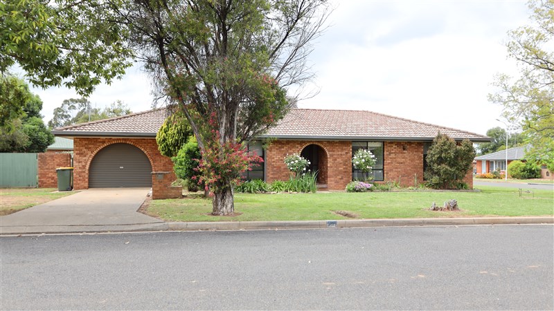 14 Chelsea Crescent, FORBES NSW 2871