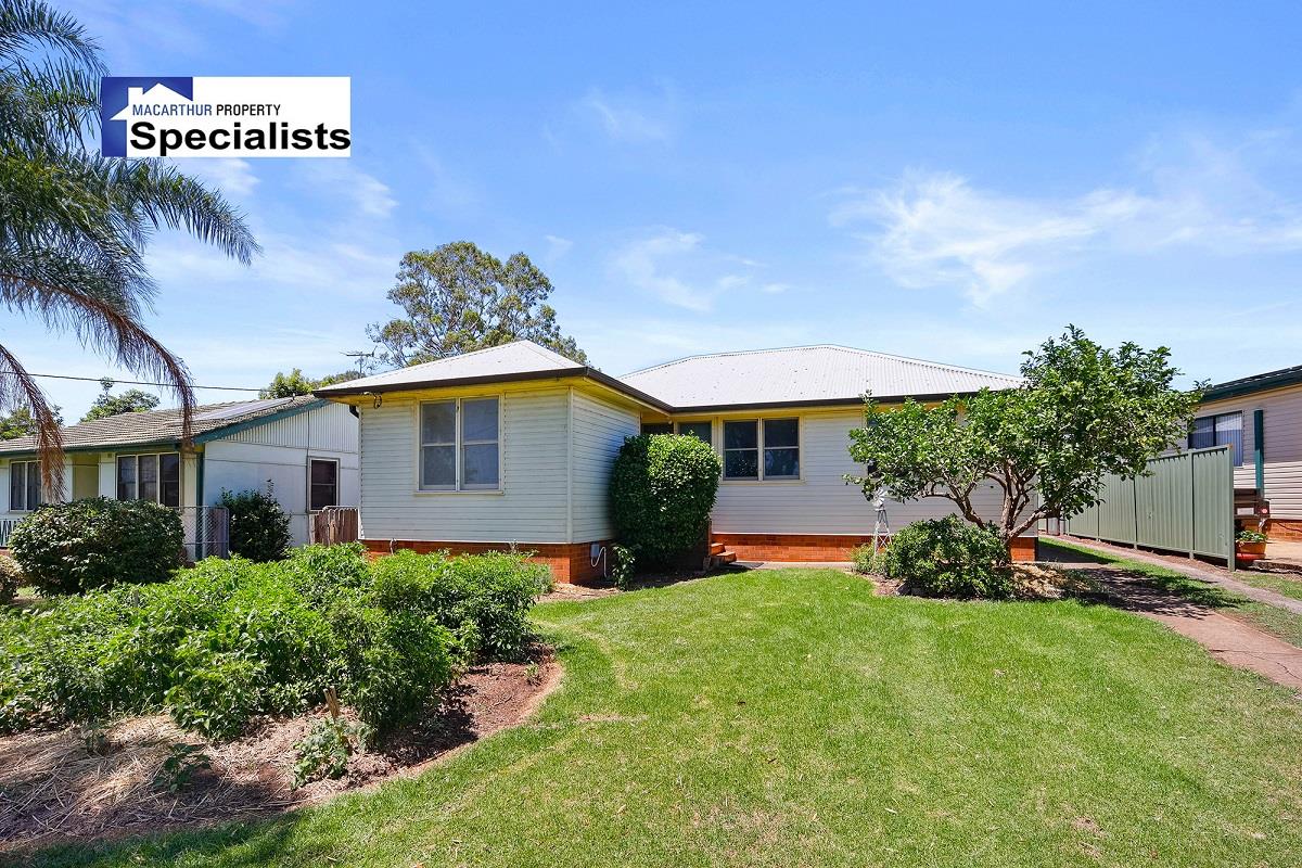 15 Emerson Street, LEUMEAH NSW 2560