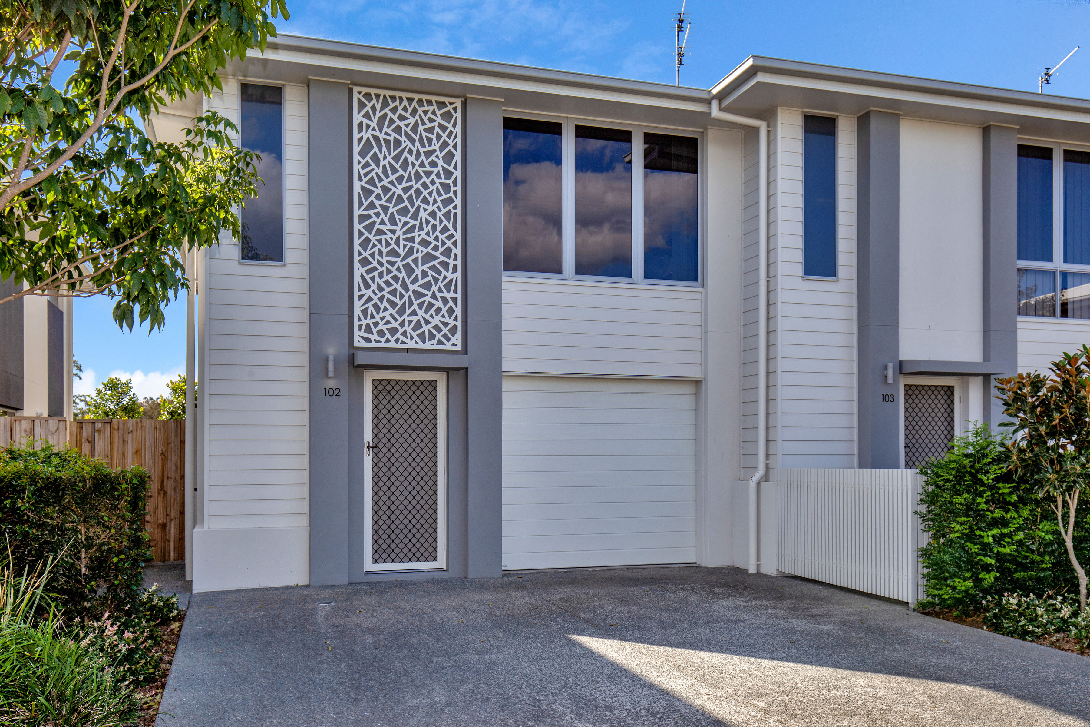 102 / 188 Gainsborough Drive, PIMPAMA QLD 4209