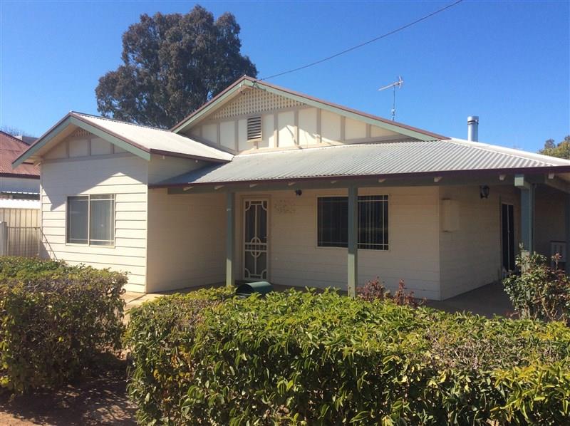12 Queen  Street, FORBES NSW 2871