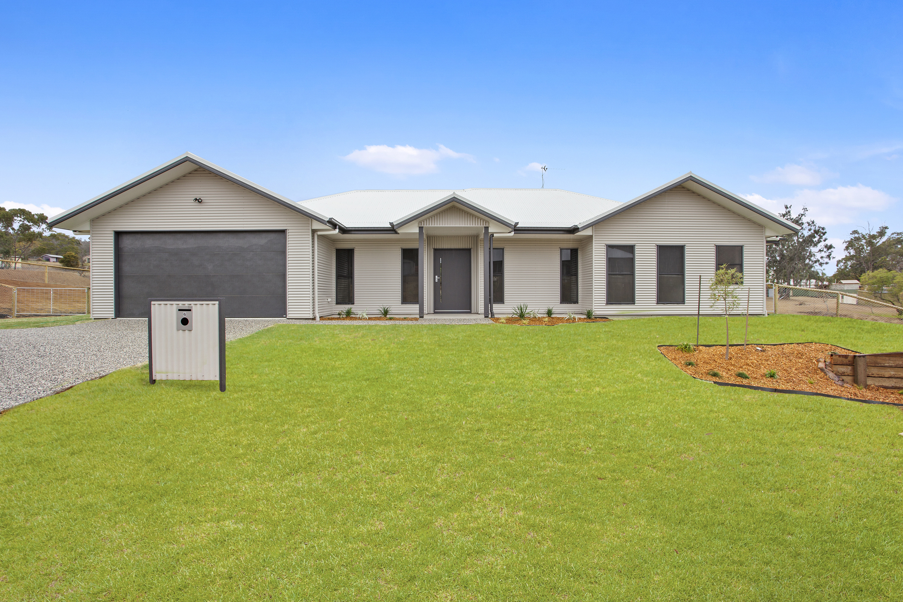 6 Bottle Tree Court, WITHCOTT QLD 4352