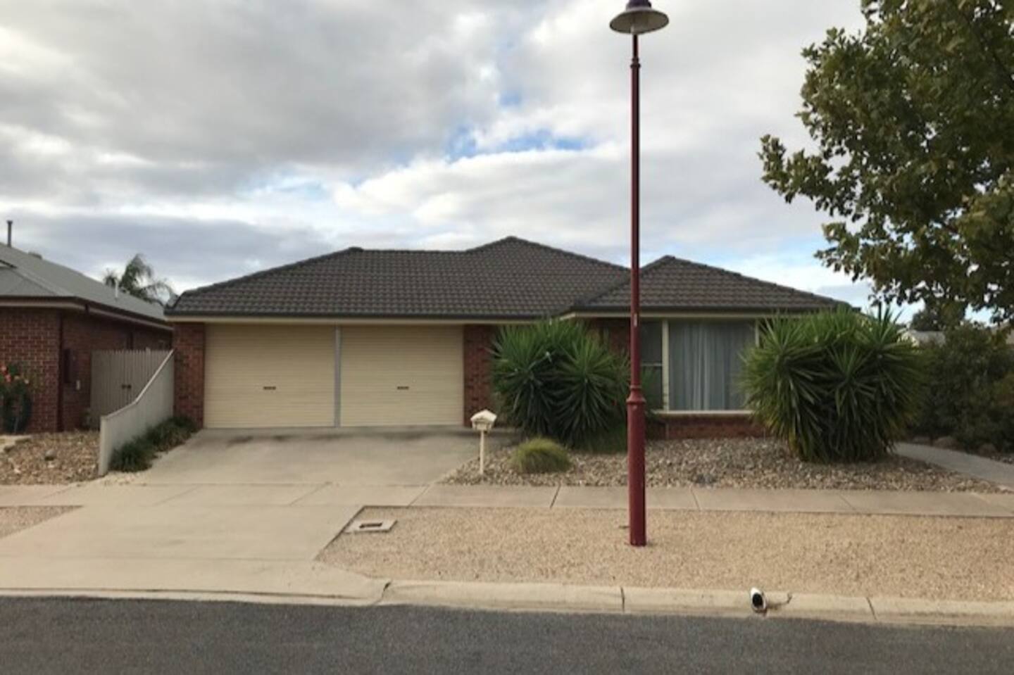 2 / 4 MCTAVISH BOULEVARD, HORSHAM VIC 3400