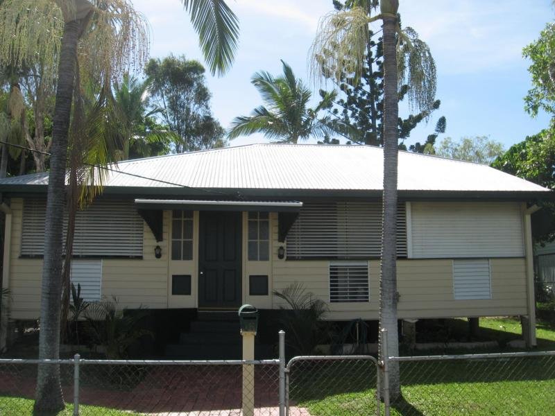 16 Greenslade Street, WEST END QLD 4810