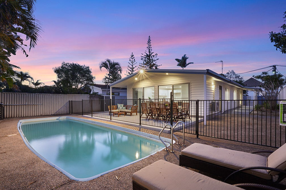 6 Coogeen Street, BUNDALL QLD 4217