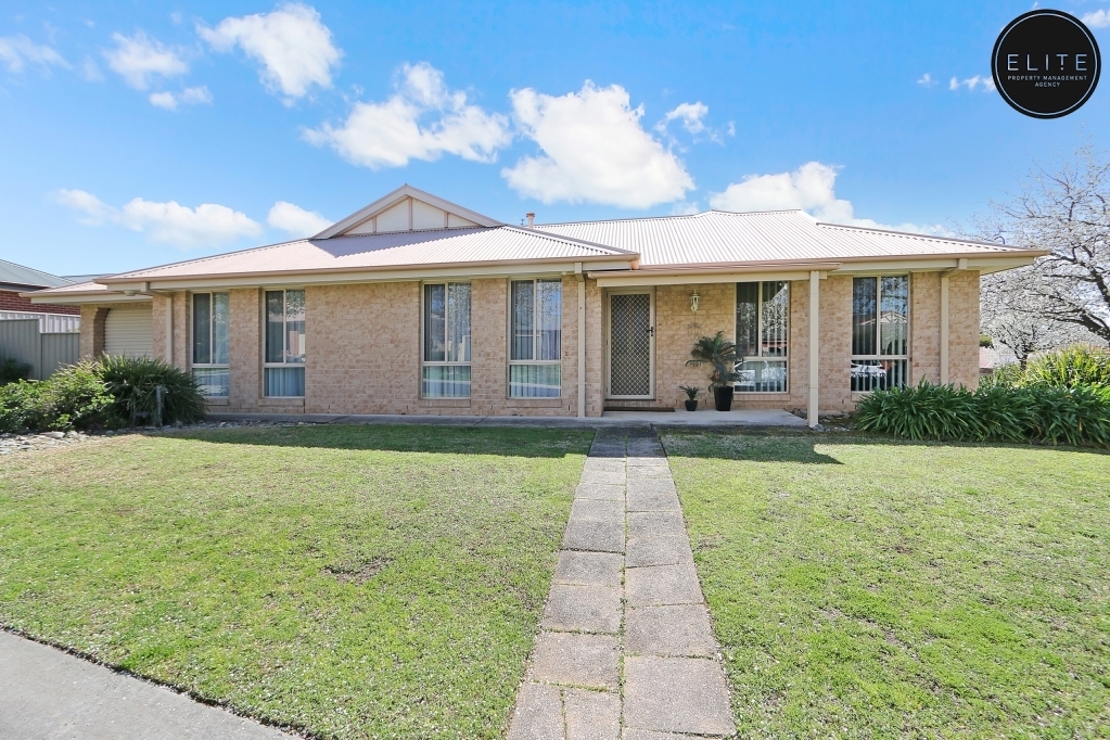 30 Ambrose Crescent, WEST WODONGA VIC 3690