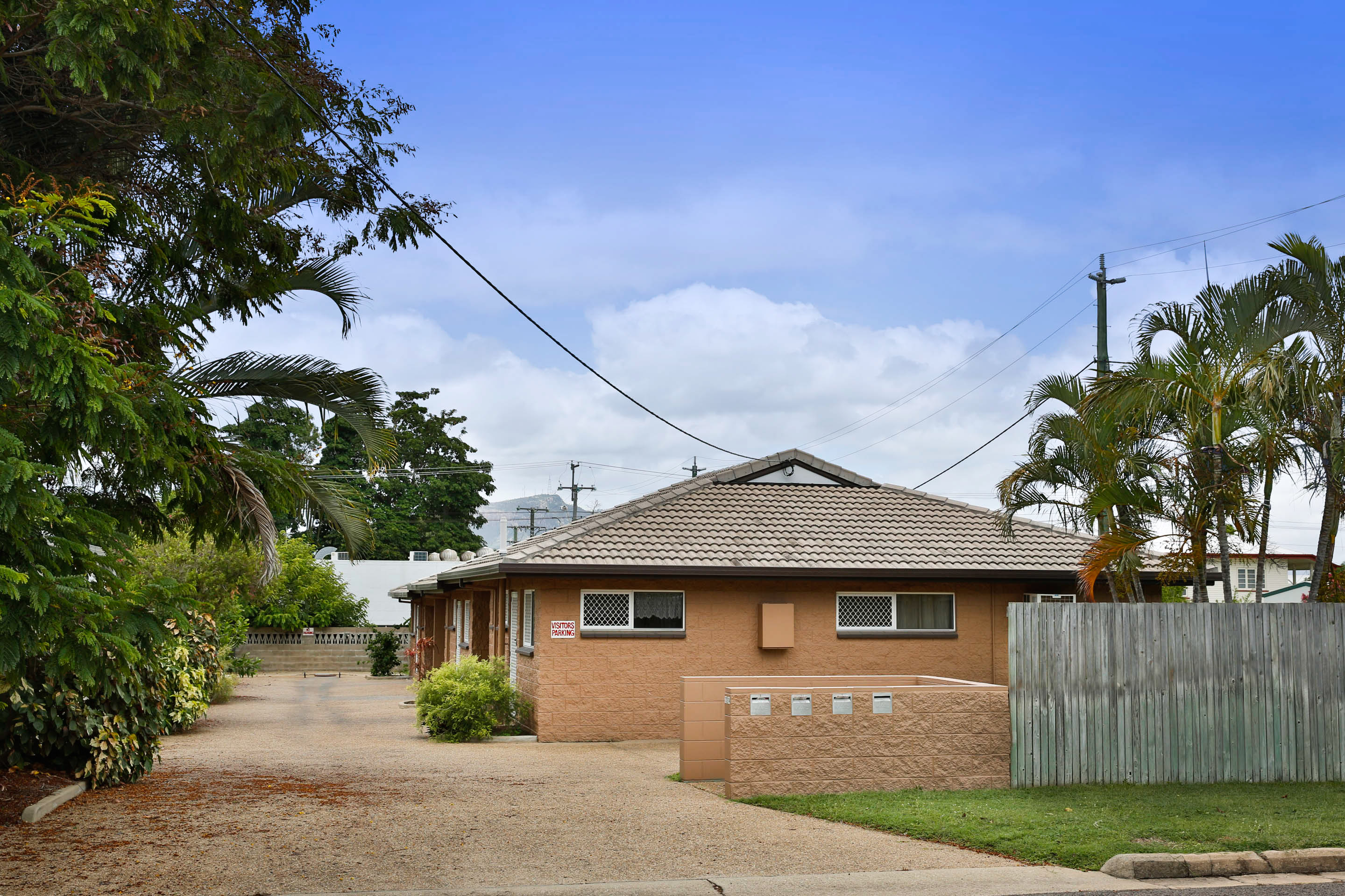 1 / 12 Lamington Rd, WEST END QLD 4810