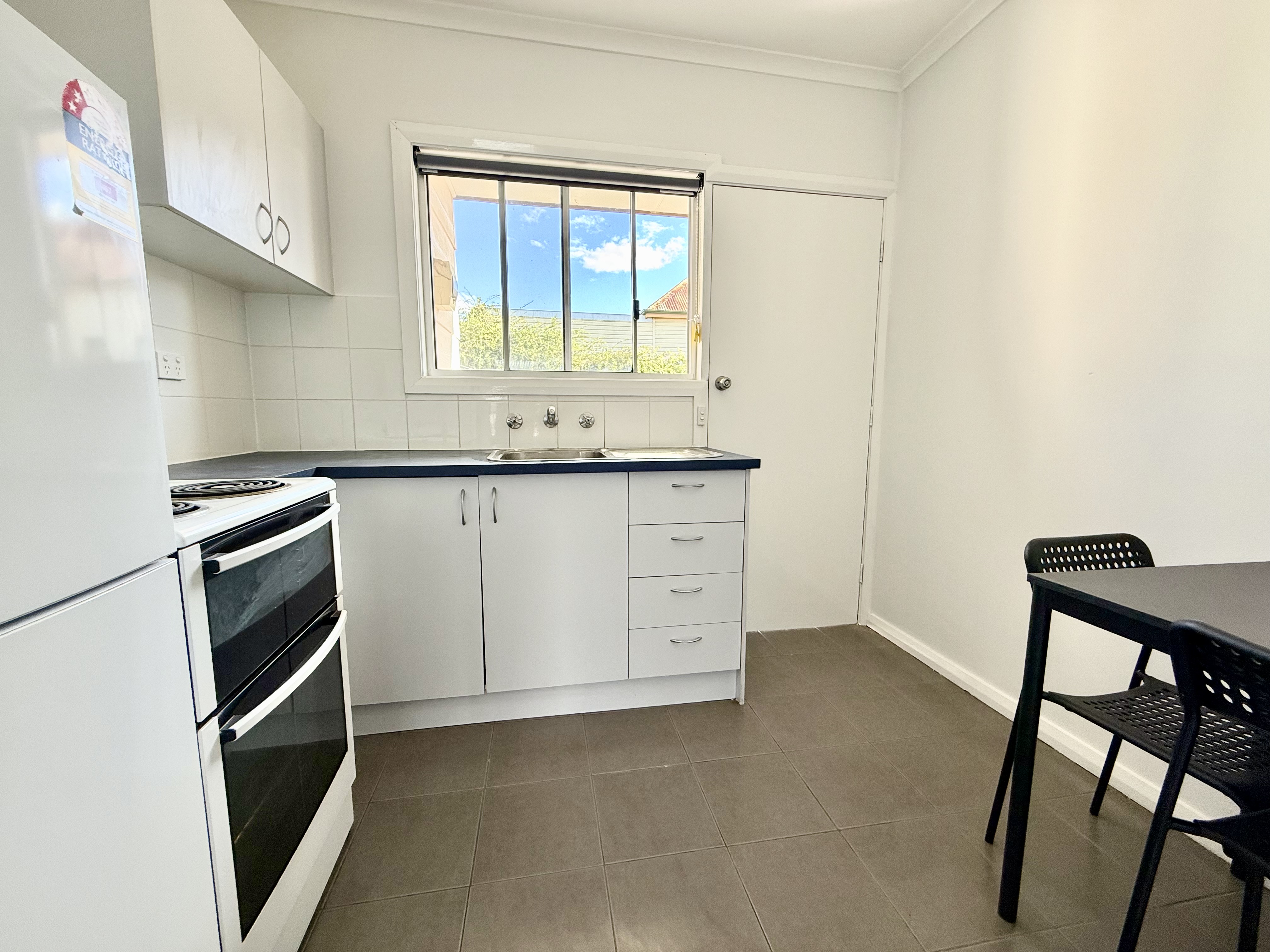 4 / 219 PINE STREET, HAY NSW 2711