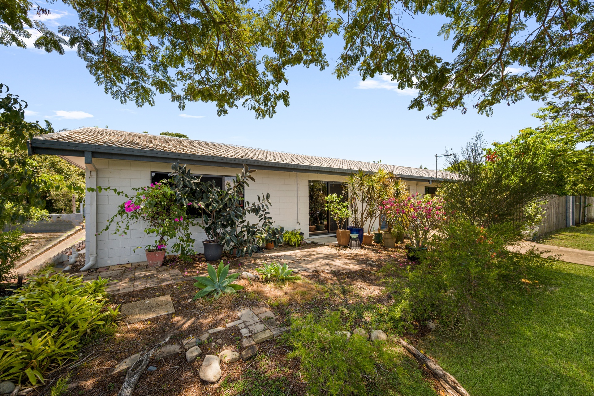 Unit 2 / 1 Chadwick Ct, GULLIVER QLD 4812