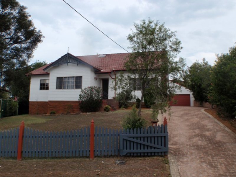 12 Rosalind Cres, CAMPBELLTOWN NSW 2560