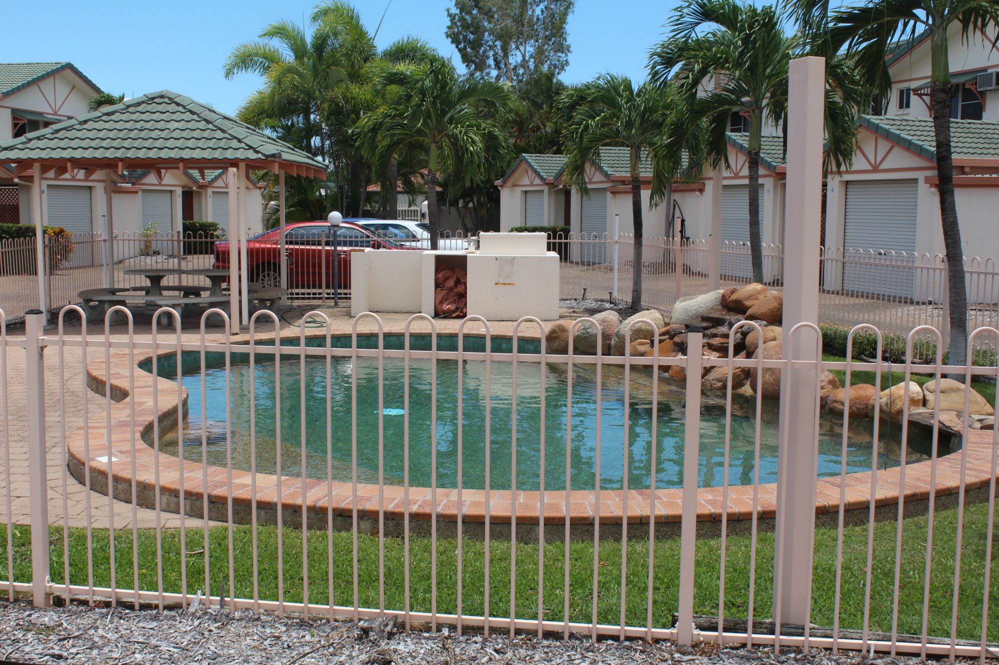 2 / 21 Tuffley Street, WEST END QLD 4810