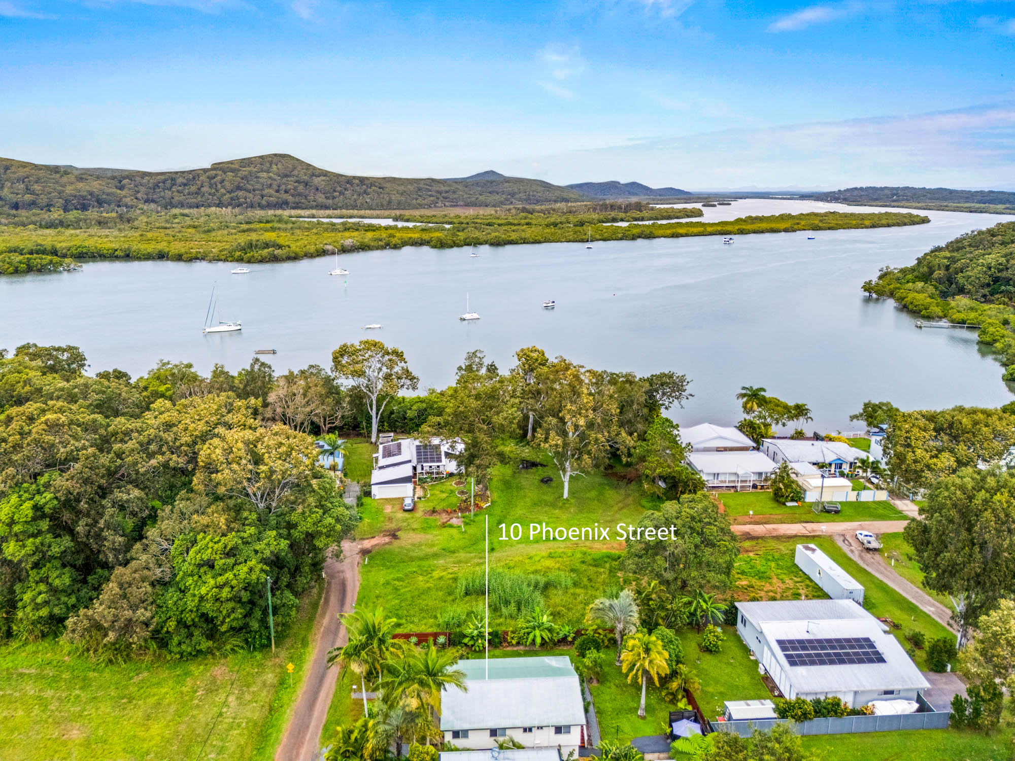 10 Phoenix Street, RUSSELL ISLAND QLD 4184